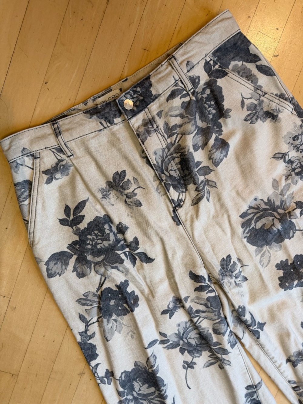 Pilcro The Leon grey floral wide leg,hi rise cuffed jeans, - Picture 6 of 8